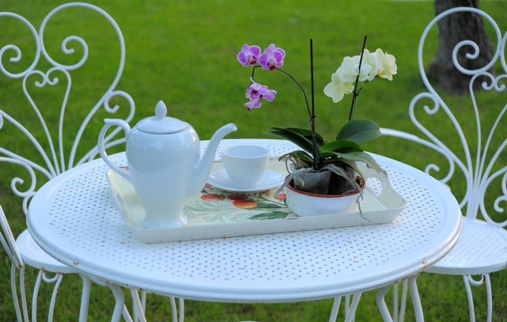 Il Giardino Del Te Hotel Барлета Екстериор снимка