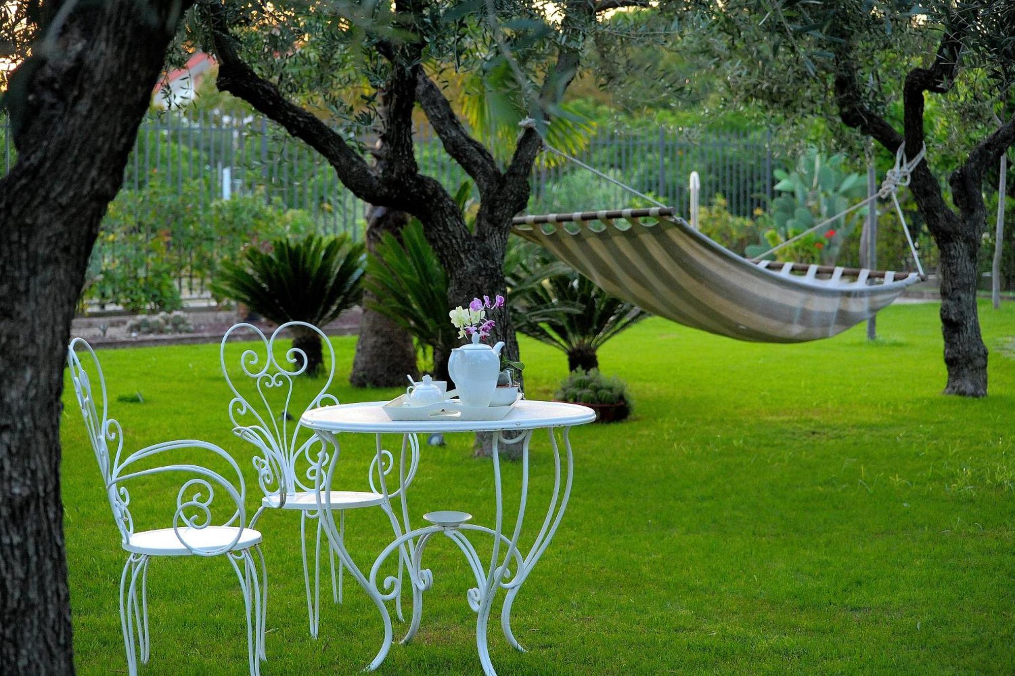 Il Giardino Del Te Hotel Барлета Екстериор снимка