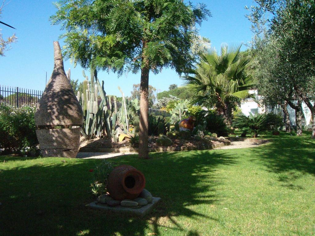 Il Giardino Del Te Hotel Барлета Екстериор снимка