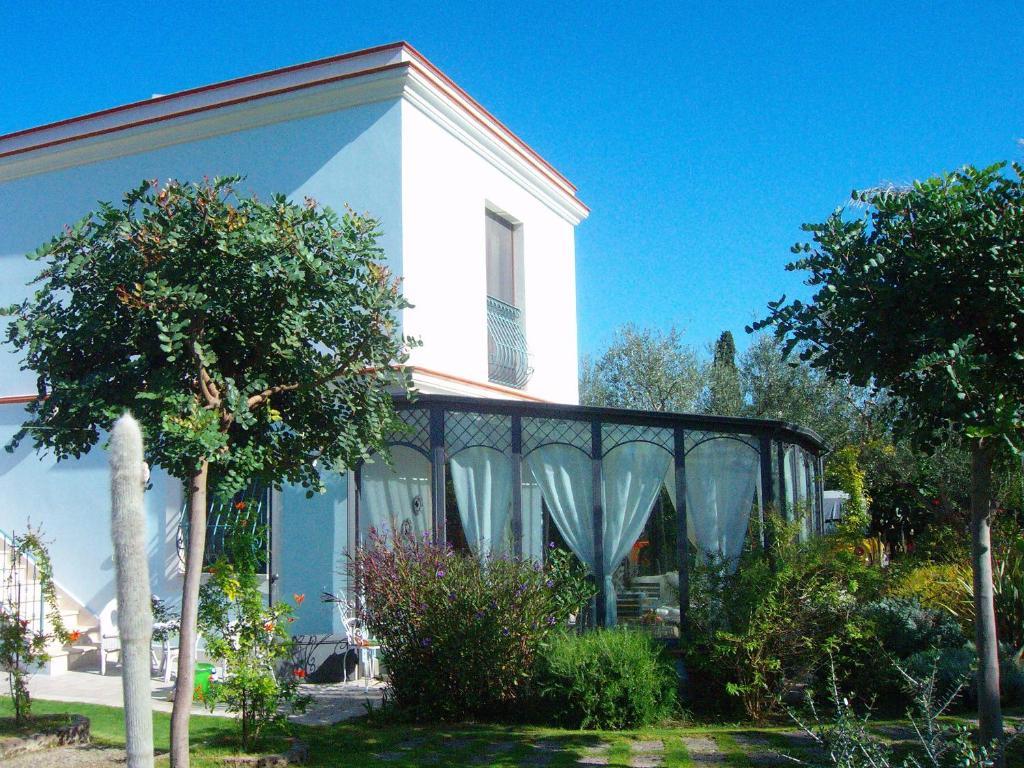 Il Giardino Del Te Hotel Барлета Екстериор снимка